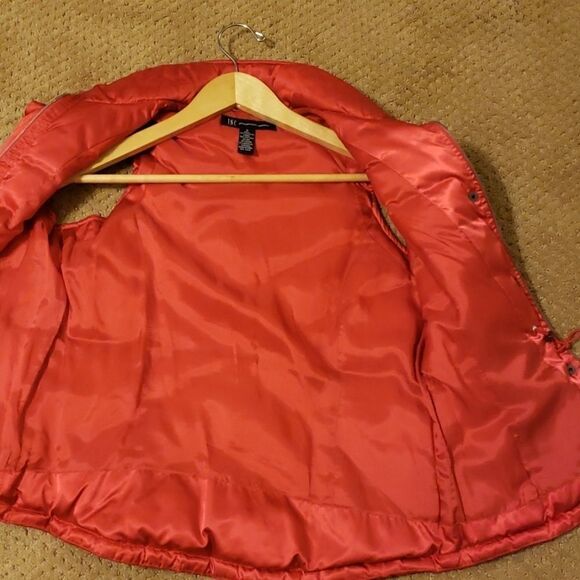 International concepts down ves size small - Picture 3 of 6